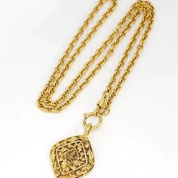 CHANEL CC Logos rhombus Charm Necklace 35 Gold Tone Auth #22400
